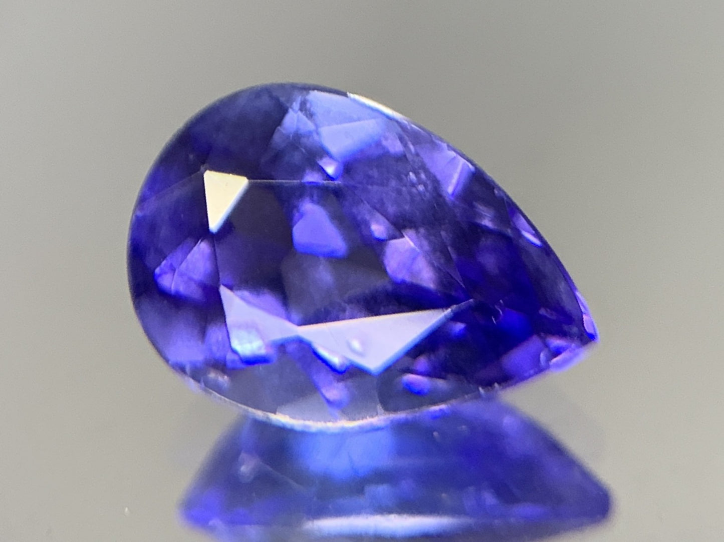 タンザナイト 1.998ct  宝石ソーティング付き  10.0㎜×6.8㎜×4.6㎜ ルース（ 裸石 ） 2197Y