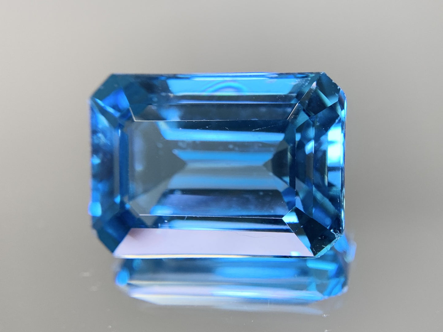 ブルートパーズ 天然 18.345ct 宝石ソーティング付き 17.4㎜×12.5㎜×8.4㎜ ルース（ 裸石 ） 8335Y