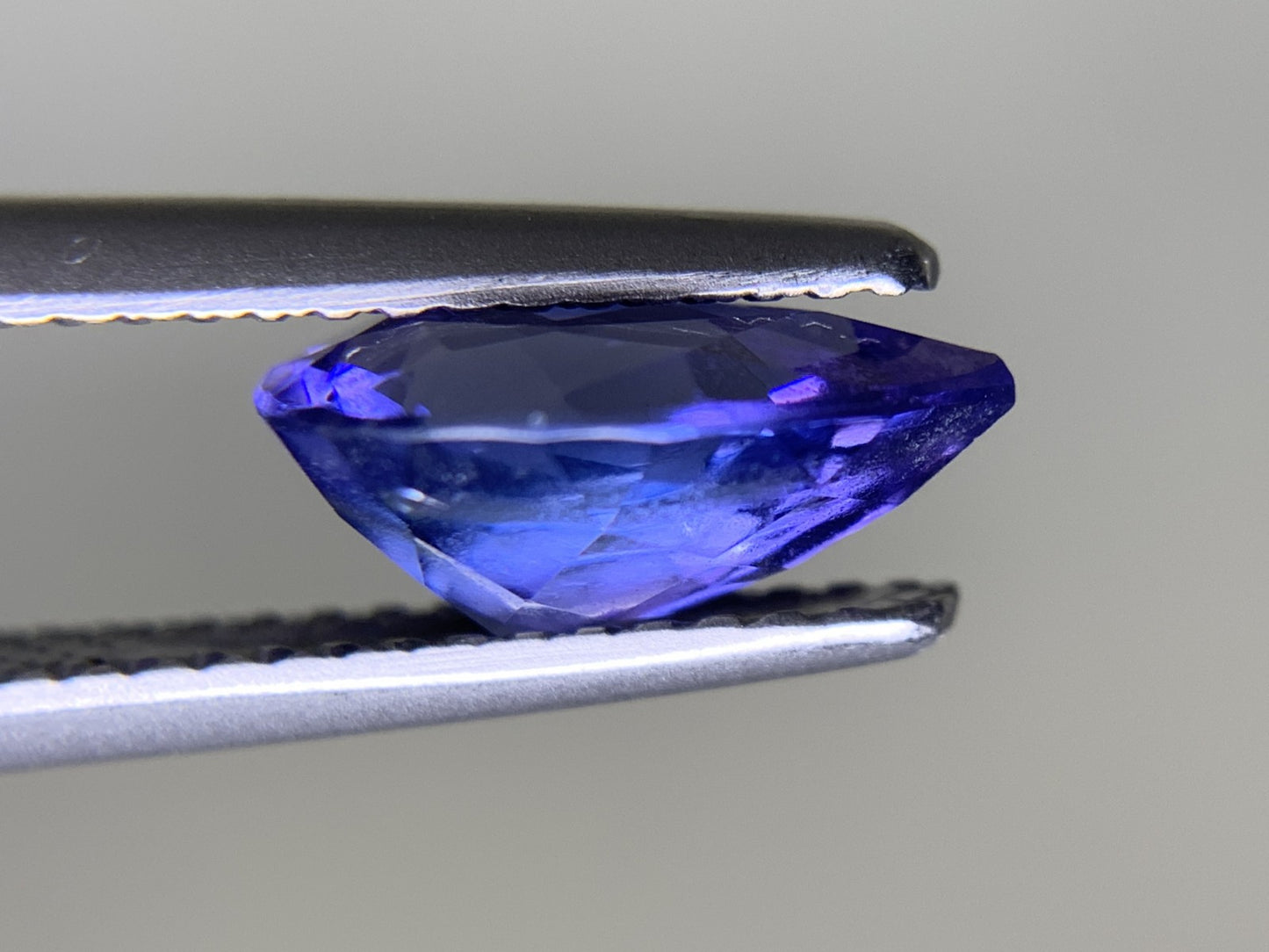 タンザナイト 1.998ct  宝石ソーティング付き  10.0㎜×6.8㎜×4.6㎜ ルース（ 裸石 ） 2197Y