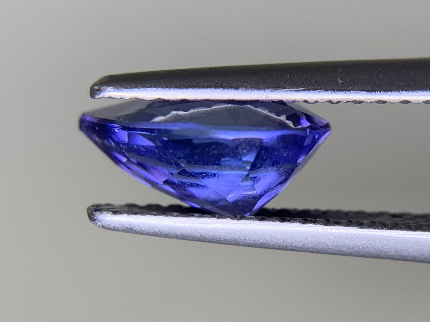 タンザナイト 1.998ct  宝石ソーティング付き  10.0㎜×6.8㎜×4.6㎜ ルース（ 裸石 ） 2197Y