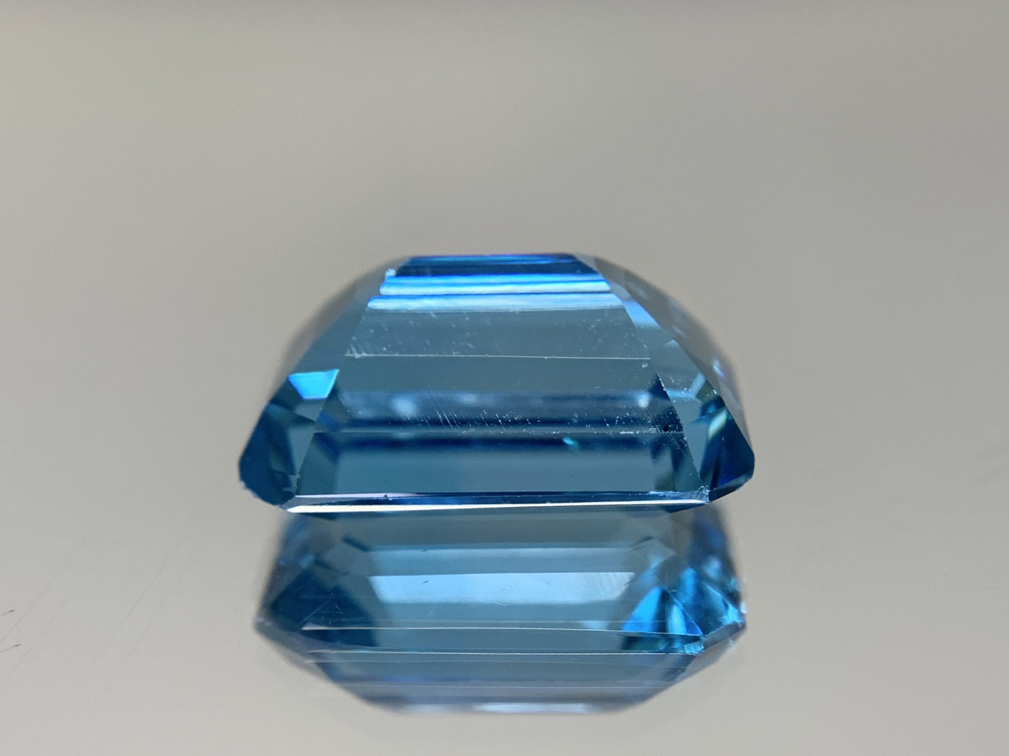 ブルートパーズ 天然 18.345ct 宝石ソーティング付き 17.4㎜×12.5㎜×8.4㎜ ルース（ 裸石 ） 8335Y