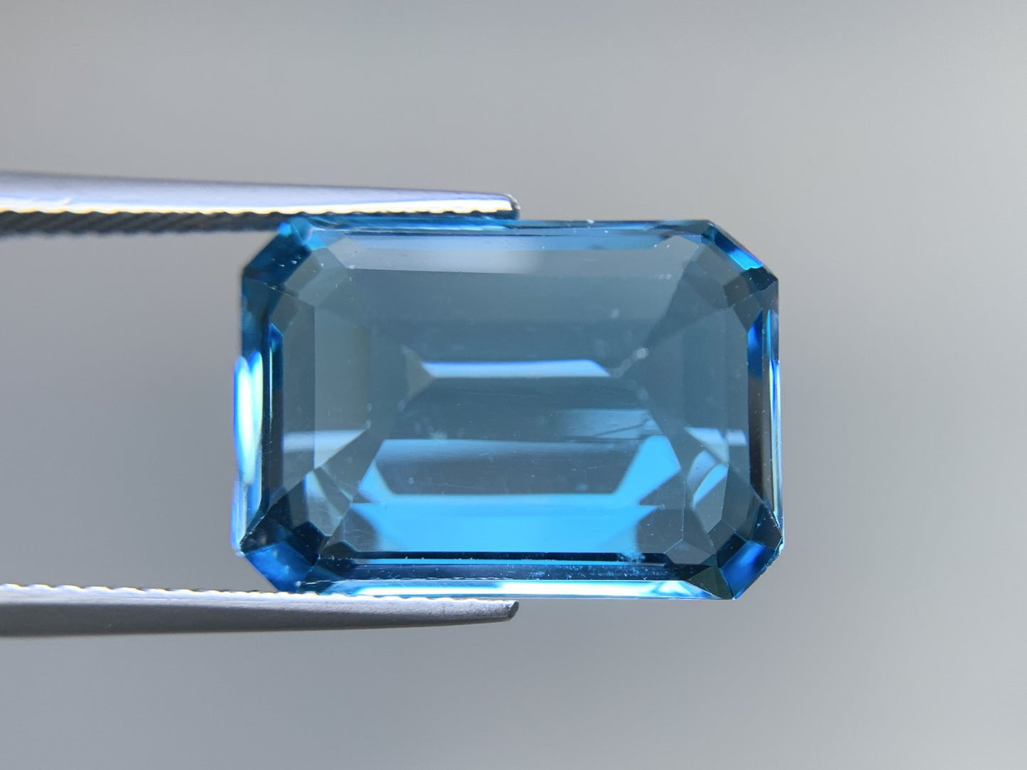 ブルートパーズ 天然 18.345ct 宝石ソーティング付き 17.4㎜×12.5㎜×8.4㎜ ルース（ 裸石 ） 8335Y