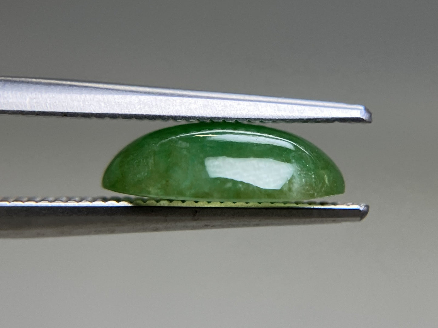 ヒスイ 翡翠 天然 3.548ct 宝石ソーティング付き 11.5㎜×8.9㎜×3.6㎜ ルース（ 裸石 ） 5553YY