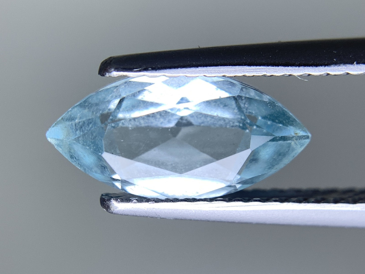 ブルートパーズ 天然 2.295ct 宝石ソーティング付き 12.0㎜×6.1㎜×4.2㎜ ルース（ 裸石 ） 7274Y