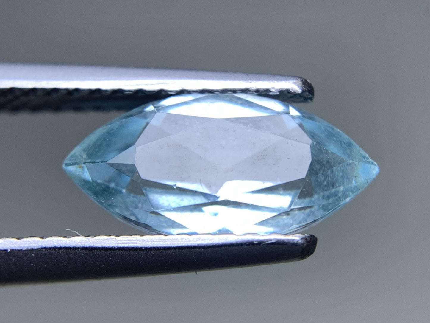 ブルートパーズ 天然 2.295ct 宝石ソーティング付き 12.0㎜×6.1㎜×4.2㎜ ルース（ 裸石 ） 7274Y