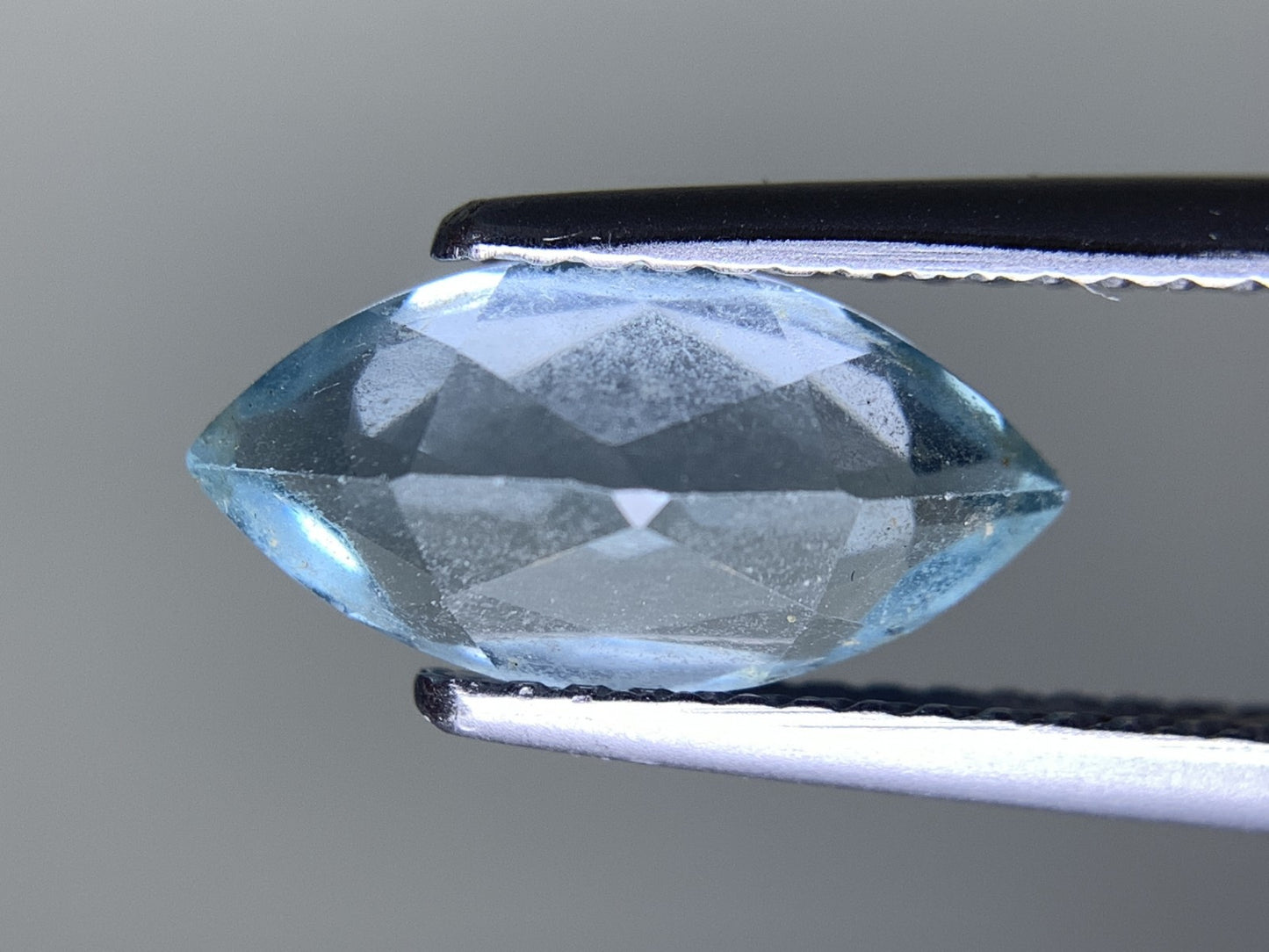 ブルートパーズ 天然 2.295ct 宝石ソーティング付き 12.0㎜×6.1㎜×4.2㎜ ルース（ 裸石 ） 7274Y