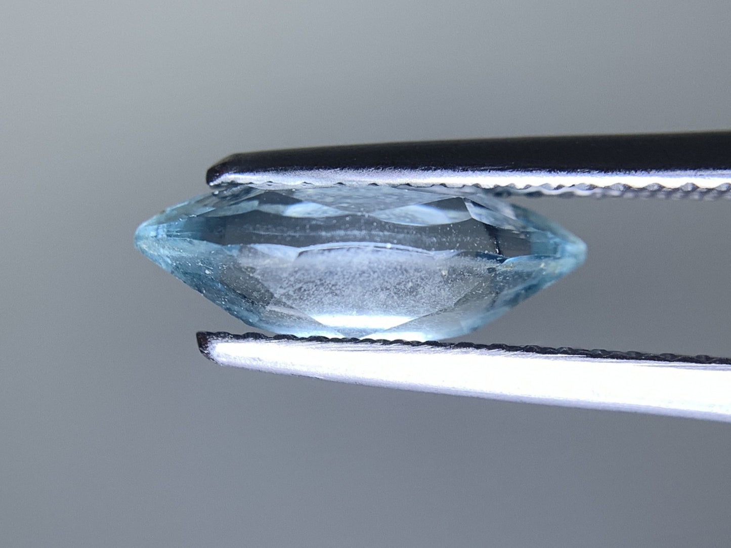 ブルートパーズ 天然 2.295ct 宝石ソーティング付き 12.0㎜×6.1㎜×4.2㎜ ルース（ 裸石 ） 7274Y