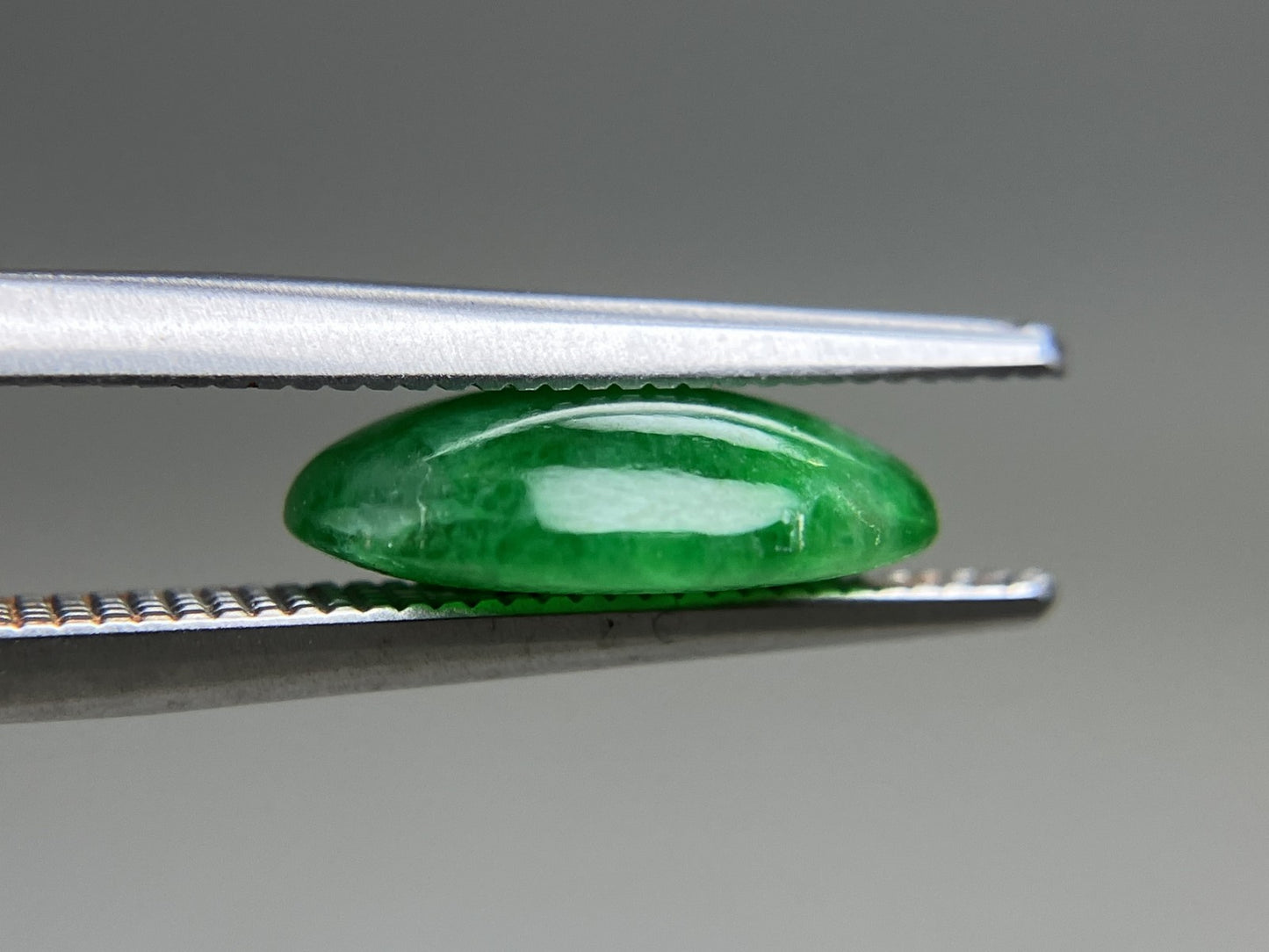 ヒスイ 翡翠  天然  2.848ct  宝石ソーティング付き  11.1㎜×8.2㎜×3.4㎜   ルース（ 裸石 ） 5544YY