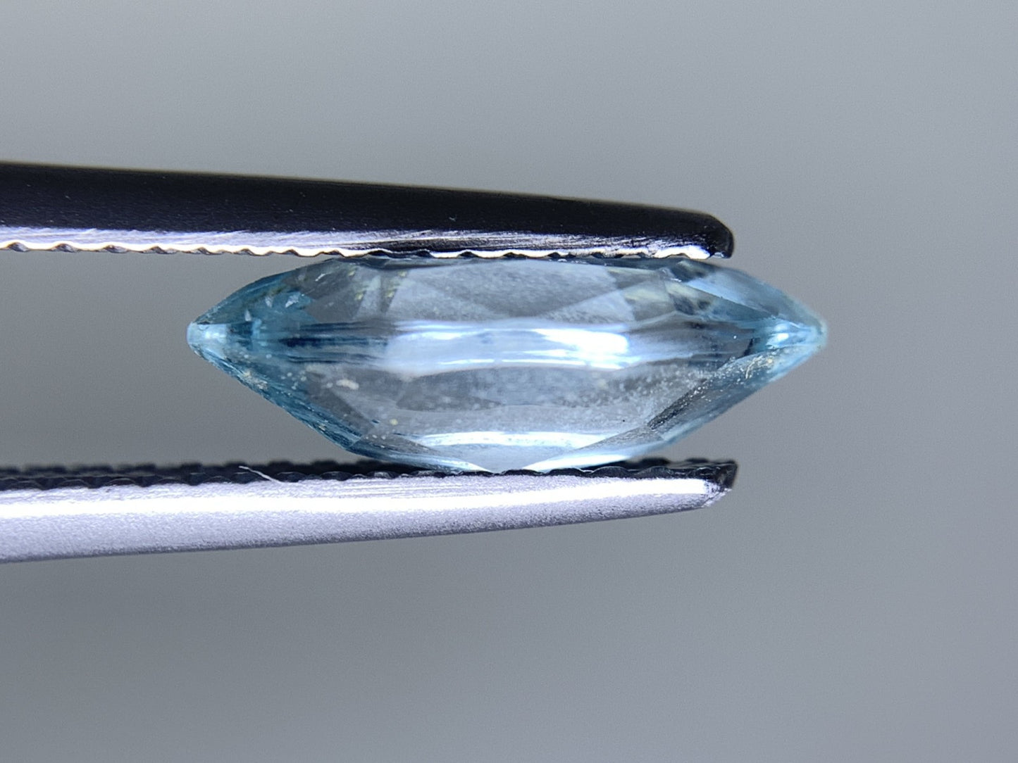 ブルートパーズ 天然 2.295ct 宝石ソーティング付き 12.0㎜×6.1㎜×4.2㎜ ルース（ 裸石 ） 7274Y