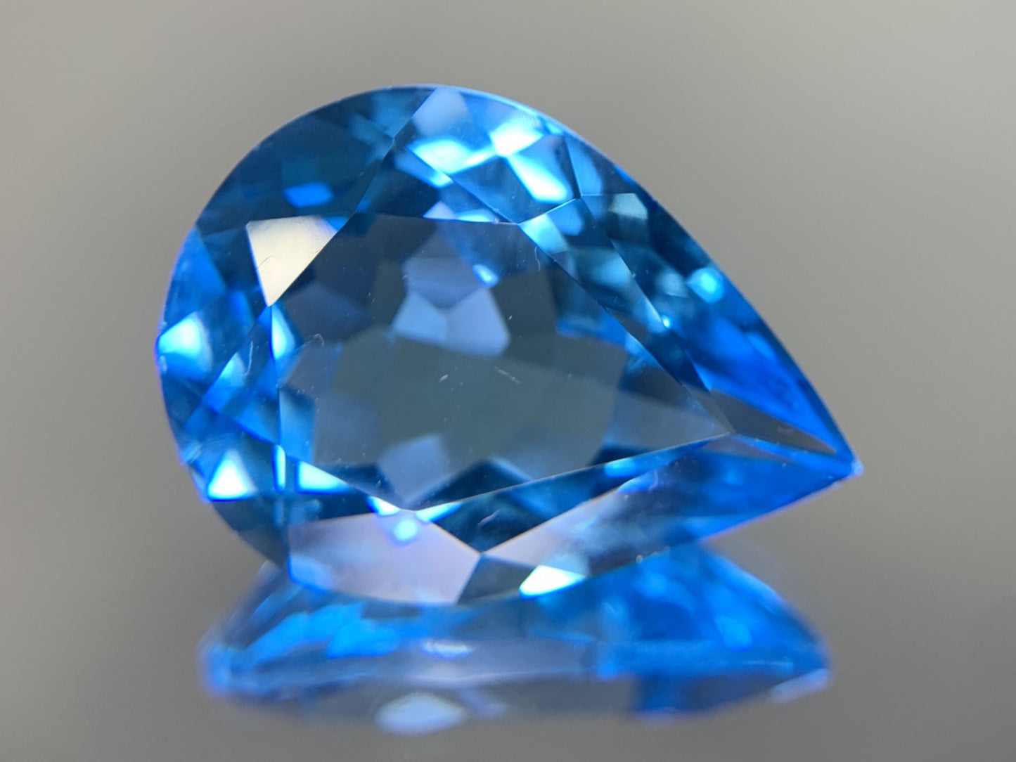 ブルートパーズ 25.350ct 宝石ソーティング付き 22.9㎜×16.6㎜×9.8㎜ ルース（ 裸石 ） 2188Y