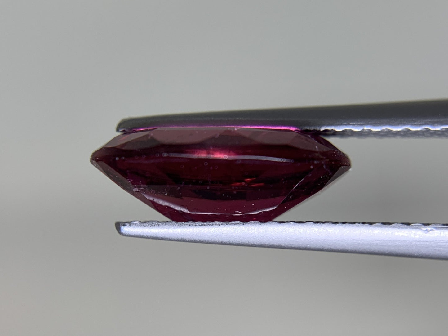 ルベライト（レッドトルマリン）  3.462ct  中央宝石ソーティング付き  12.27㎜×9.22㎜×4.41㎜  ルース（ 裸石 ） 3237Y