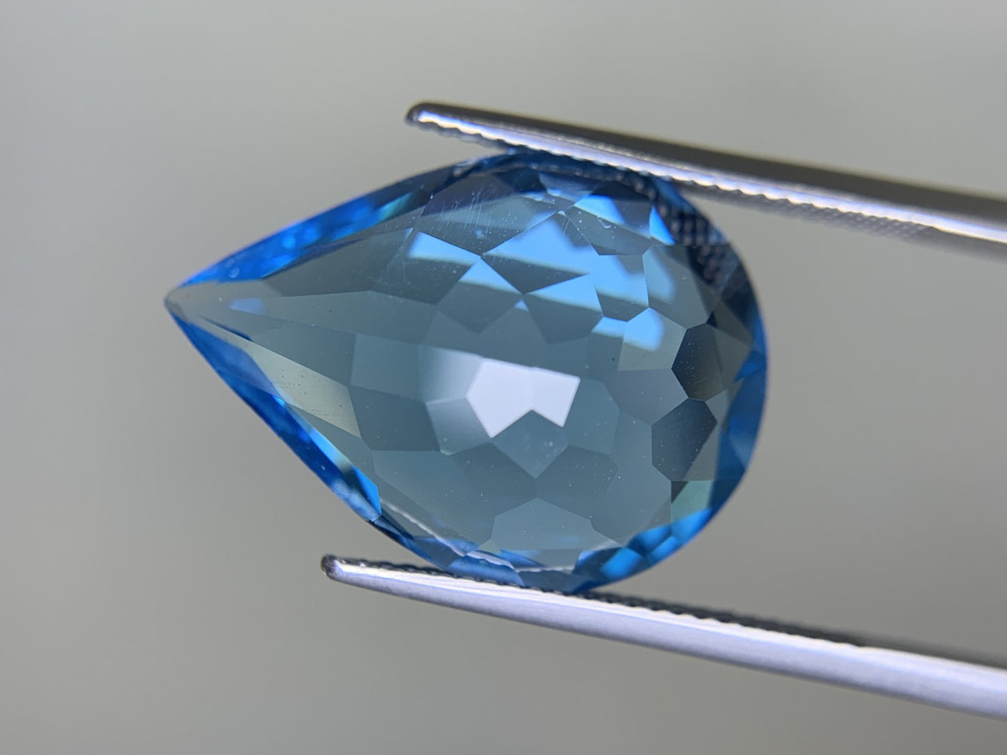 ブルートパーズ 25.350ct 宝石ソーティング付き 22.9㎜×16.6㎜×9.8㎜ ルース（ 裸石 ） 2188Y