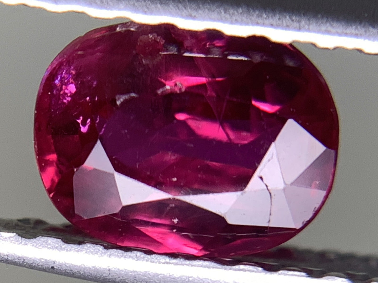 ルビー  天然  0.822ct  中央宝石ソーティング付き  5.94㎜×4.80㎜×3.05㎜   ルース（ 裸石 ） 5436Y