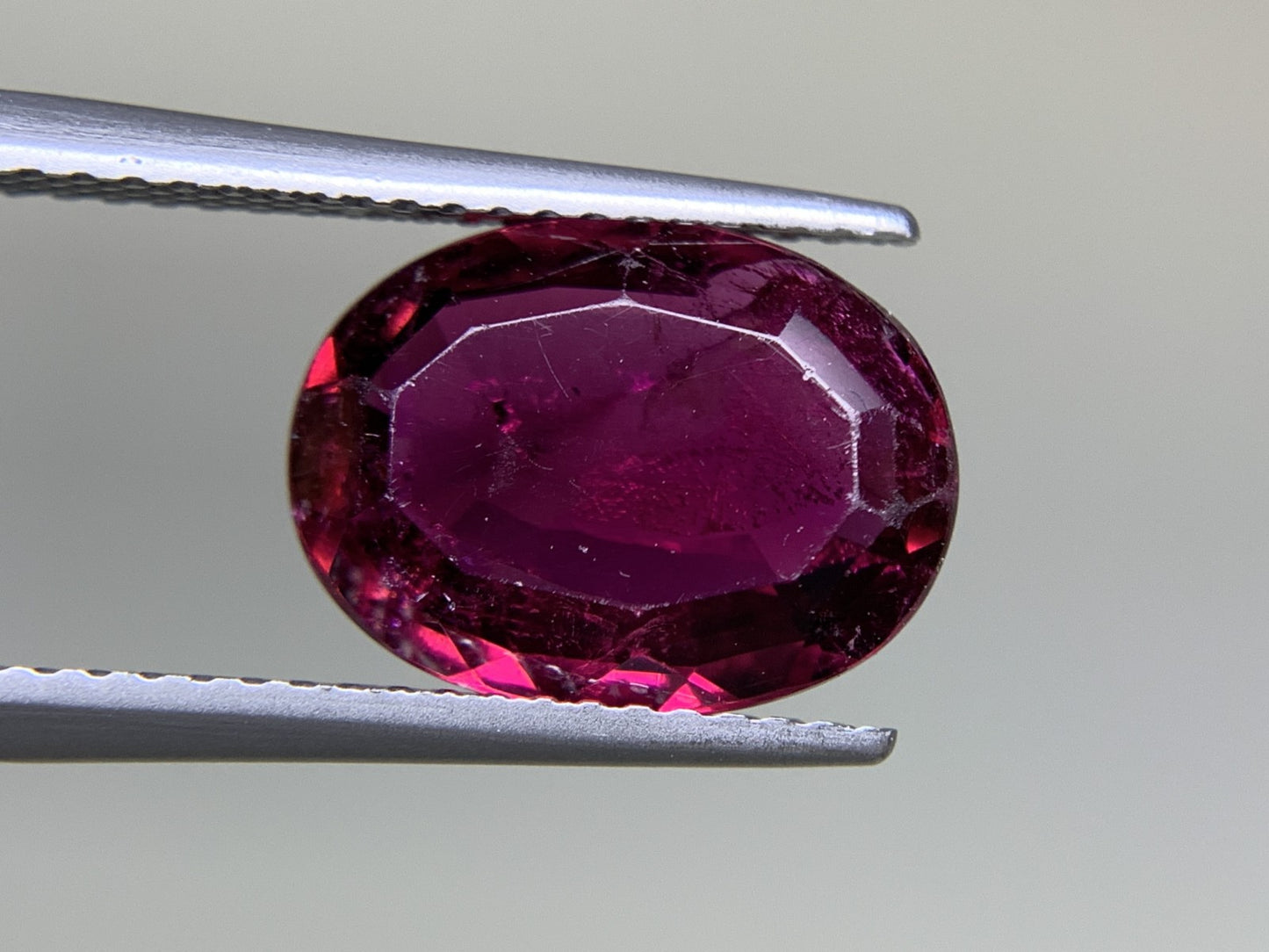 ルベライト（レッドトルマリン）  3.462ct  中央宝石ソーティング付き  12.27㎜×9.22㎜×4.41㎜  ルース（ 裸石 ） 3237Y