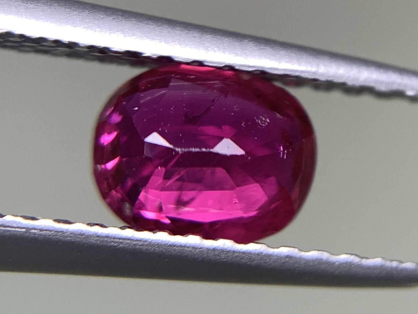 ルビー  天然  0.822ct  中央宝石ソーティング付き  5.94㎜×4.80㎜×3.05㎜   ルース（ 裸石 ） 5436Y