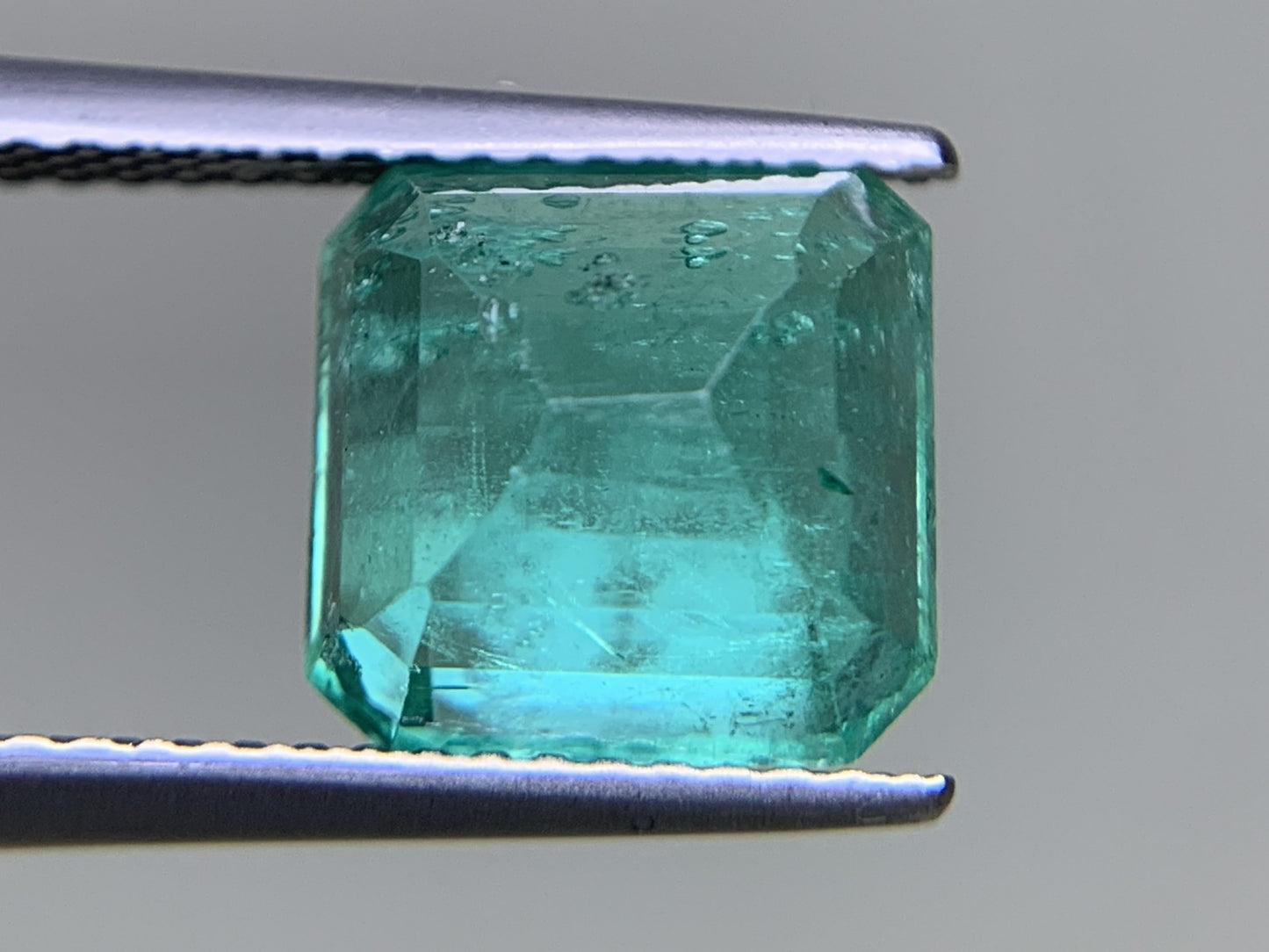 エメラルド 天然 3.858ct 中央宝石鑑別書付き Colombia産 9.07㎜×8.92㎜×6.11㎜ ルース（ 裸石 ） 6344Y