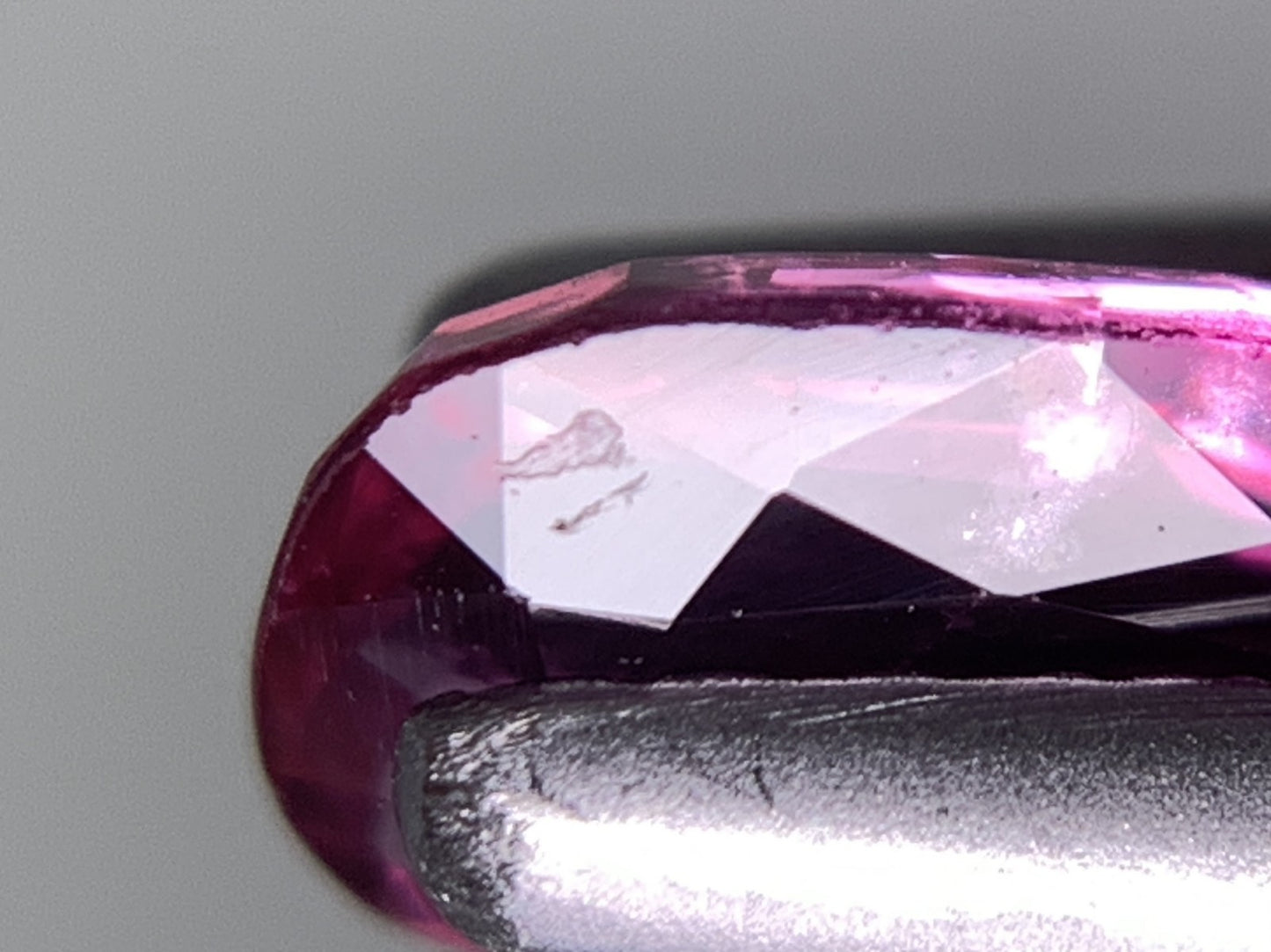ルビー 天然 0.957ct 中央宝石ソーティング付き 7.14㎜×5.19㎜×2.55㎜ ルース（ 裸石 ） 7137Y