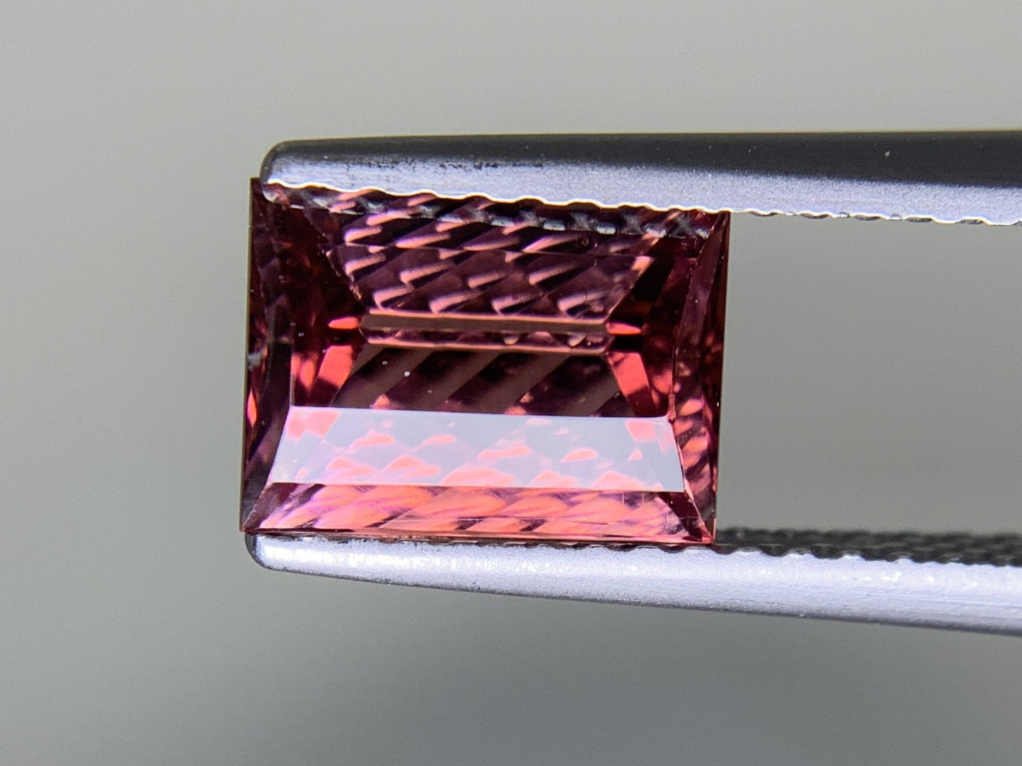 トルマリン  1.70ct  中央宝石ソーティング付き  7.8㎜×5.8㎜×4.5㎜  ルース（ 裸石 ） 3285Y