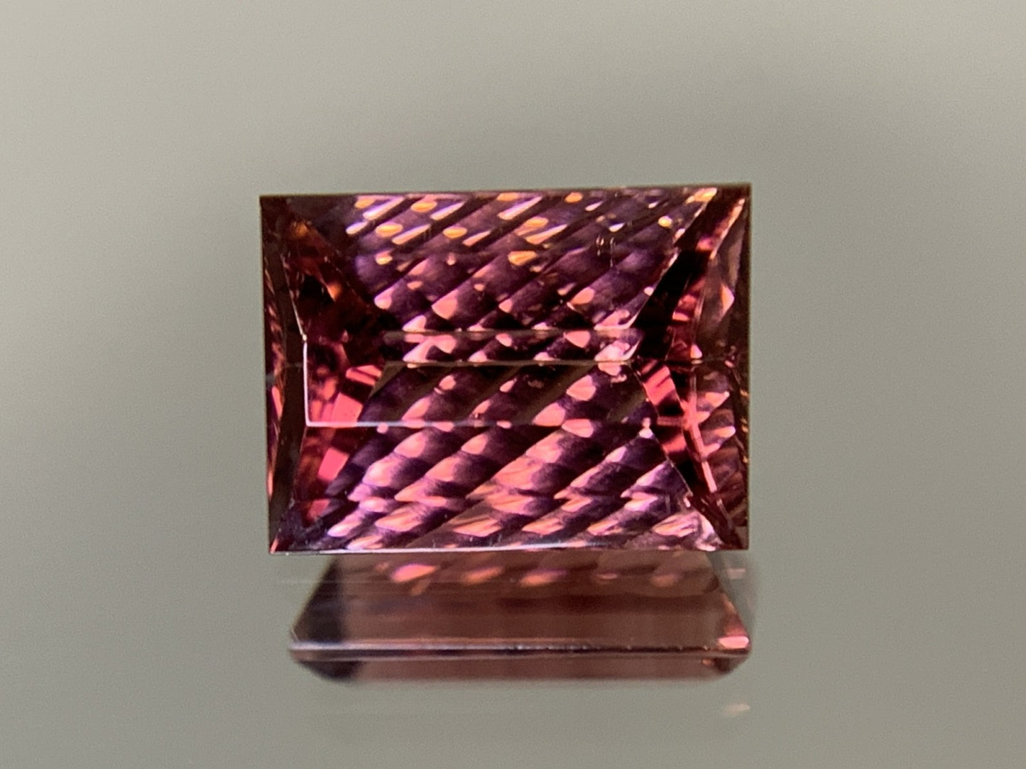 トルマリン  1.70ct  中央宝石ソーティング付き  7.8㎜×5.8㎜×4.5㎜  ルース（ 裸石 ） 3285Y