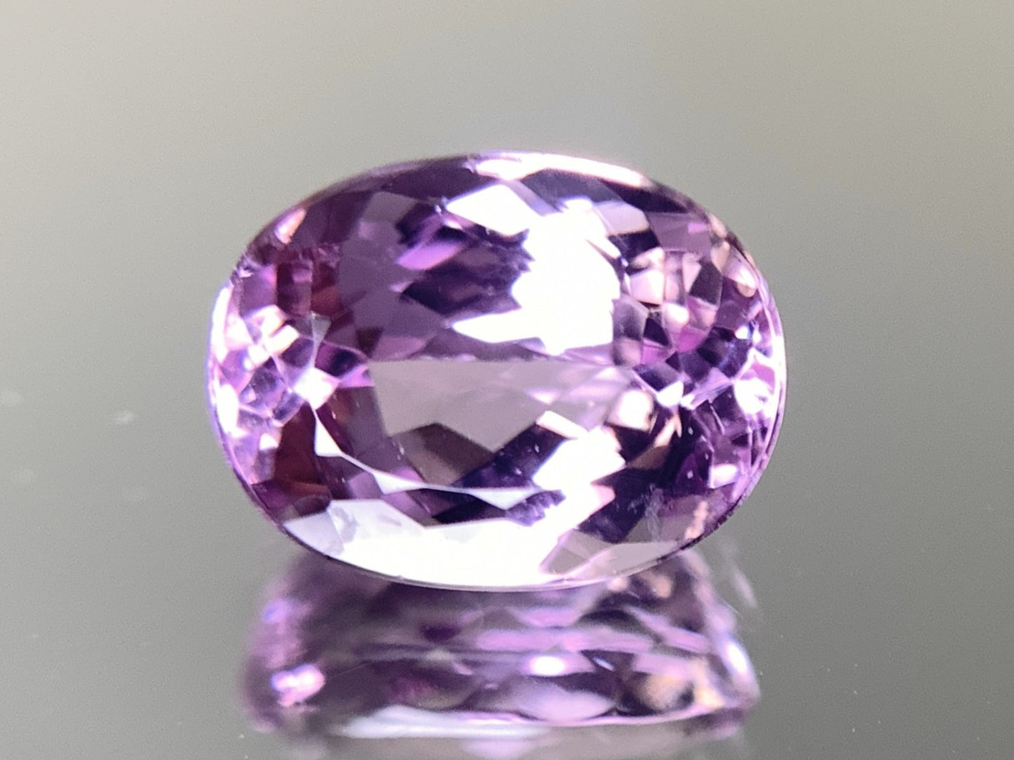 インペリアルトパーズ  天然  2.213ct  中央宝石ソーティング付き  8.44㎜×6.39㎜×4.84㎜   ルース（ 裸石 ） 5428Y