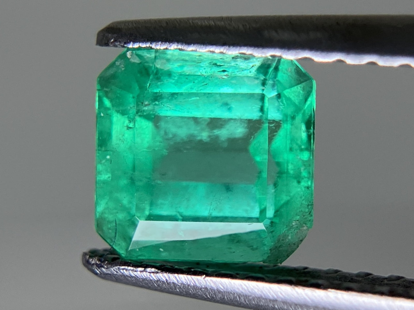 エメラルド 1.055ct 宝石ソーティング付き 6.1㎜×5.9㎜×4.0㎜ ルース（ 裸石 ） 3798YY