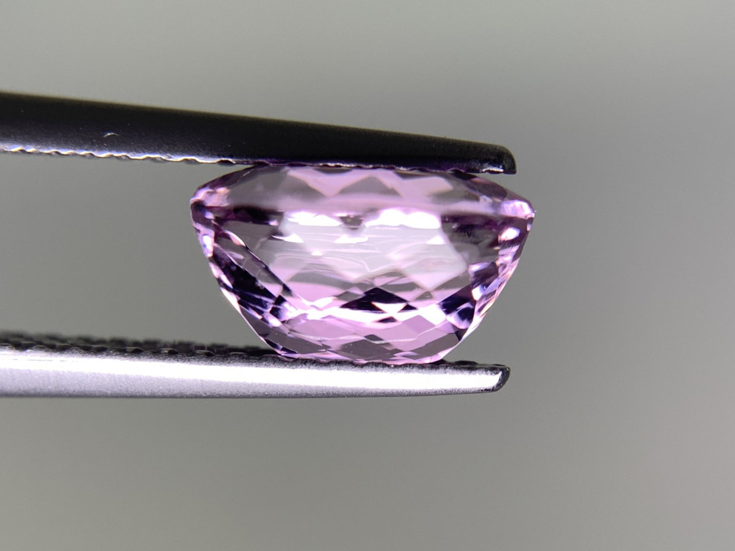 インペリアルトパーズ  天然  2.213ct  中央宝石ソーティング付き  8.44㎜×6.39㎜×4.84㎜   ルース（ 裸石 ） 5428Y