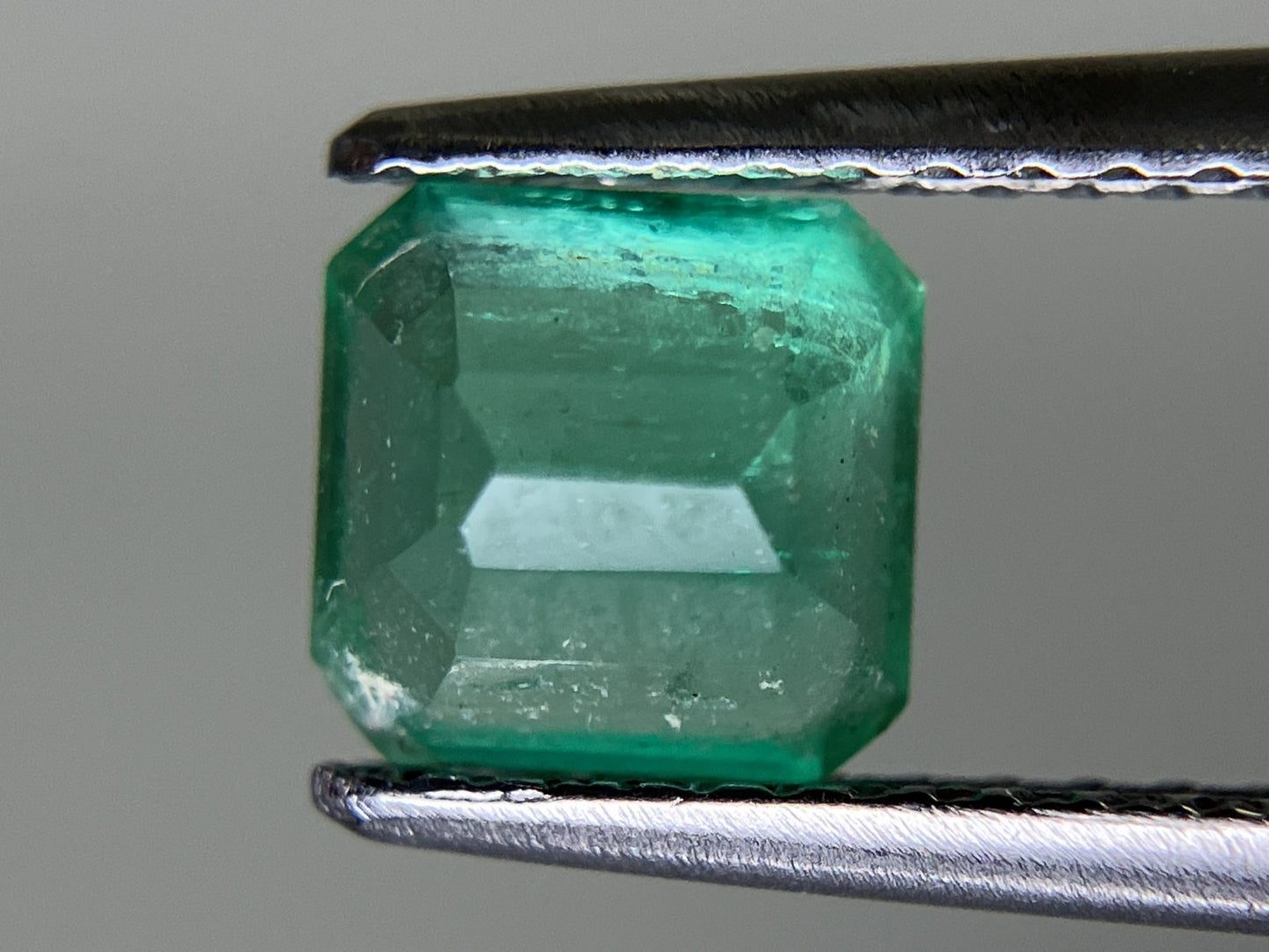 エメラルド 1.055ct 宝石ソーティング付き 6.1㎜×5.9㎜×4.0㎜ ルース（ 裸石 ） 3798YY