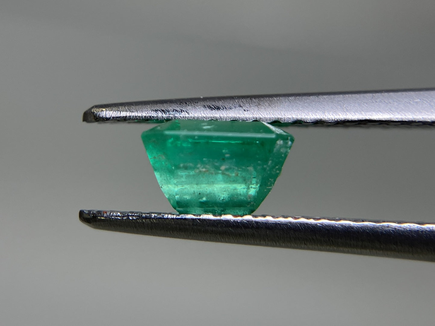 エメラルド 1.055ct 宝石ソーティング付き 6.1㎜×5.9㎜×4.0㎜ ルース（ 裸石 ） 3798YY