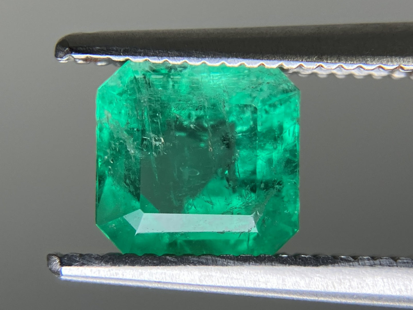 エメラルド  天然  1.132ct  中央宝石ソーティング付き 6.51㎜×6.35㎜×4.11㎜   天然 ルース（ 裸石 ） 5788YY