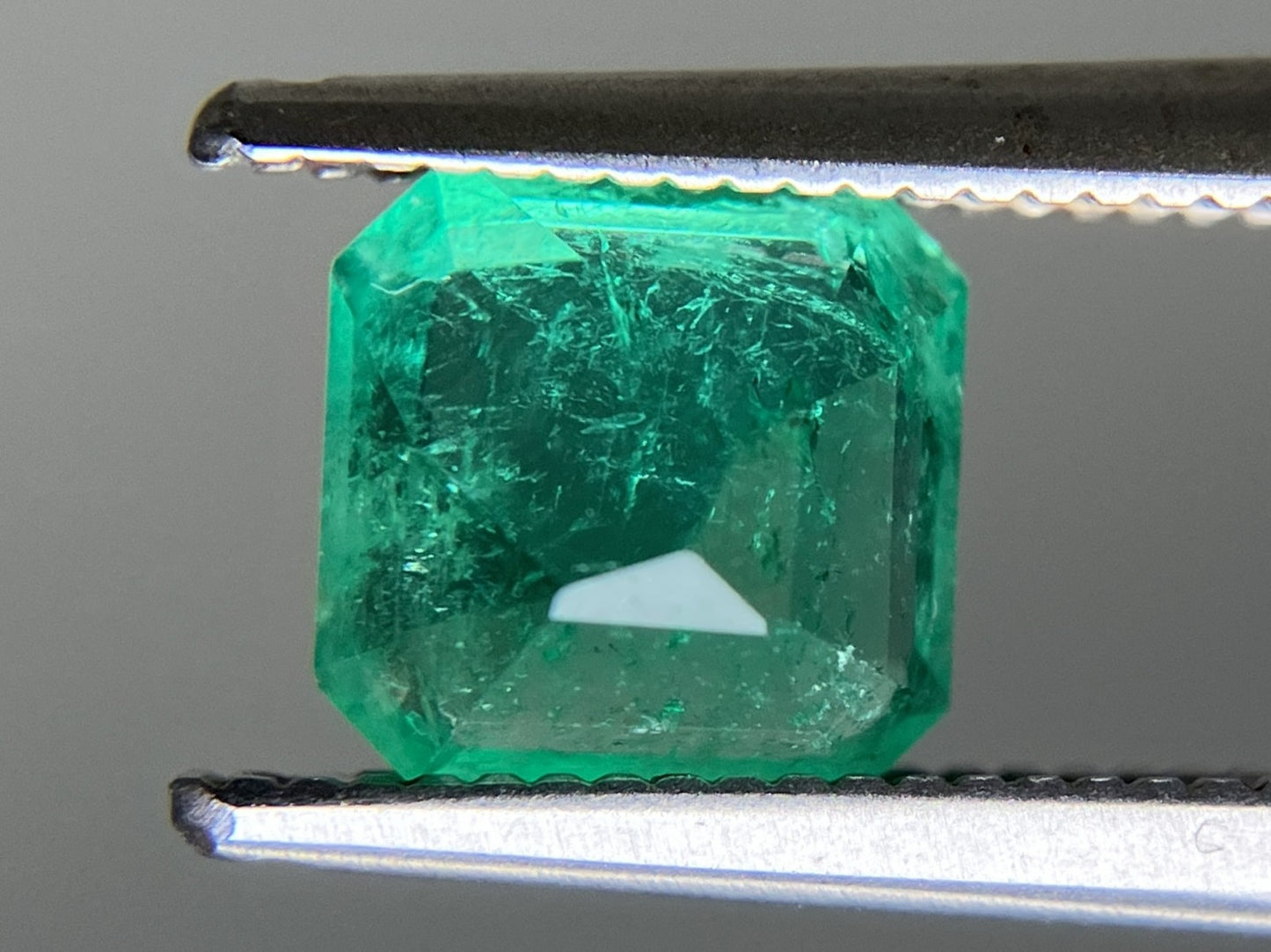 エメラルド  天然  1.132ct  中央宝石ソーティング付き 6.51㎜×6.35㎜×4.11㎜   天然 ルース（ 裸石 ） 5788YY