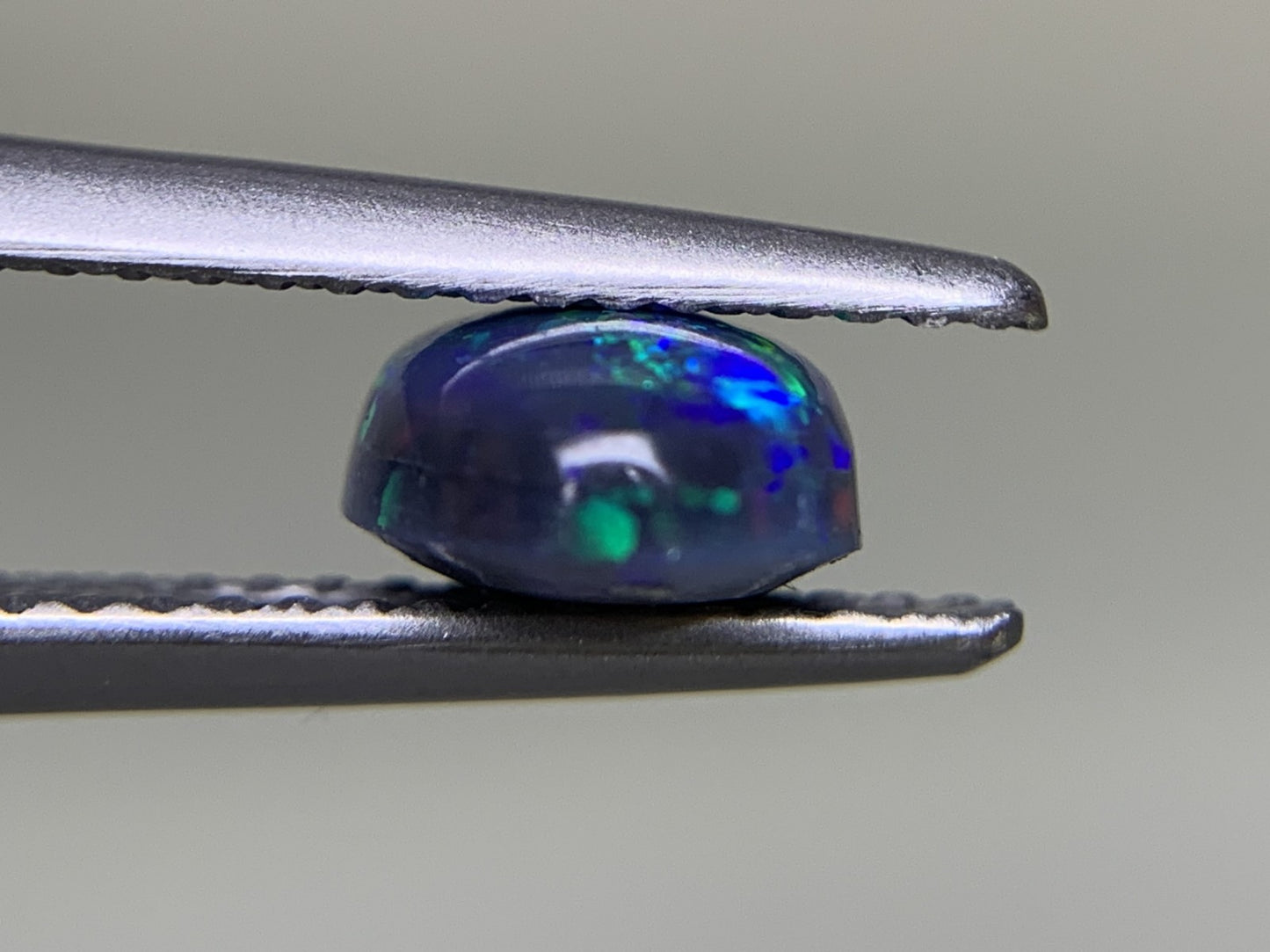 ブラックオパール 1.281ct  宝石ソーティング付き  8.6㎜×6.6㎜×3.7㎜ ルース（ 裸石 ） 2209Y