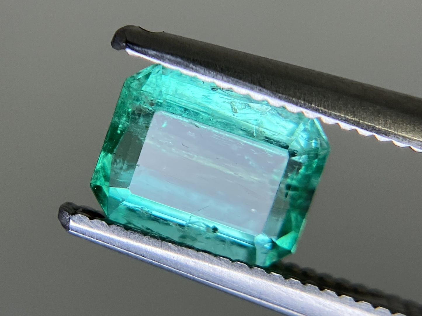 エメラルド 天然 1.119ct 中央宝石ソーティング付き 7.16㎜×5.64㎜×3.62㎜ 天然 ルース（ 裸石 ） 5795YY