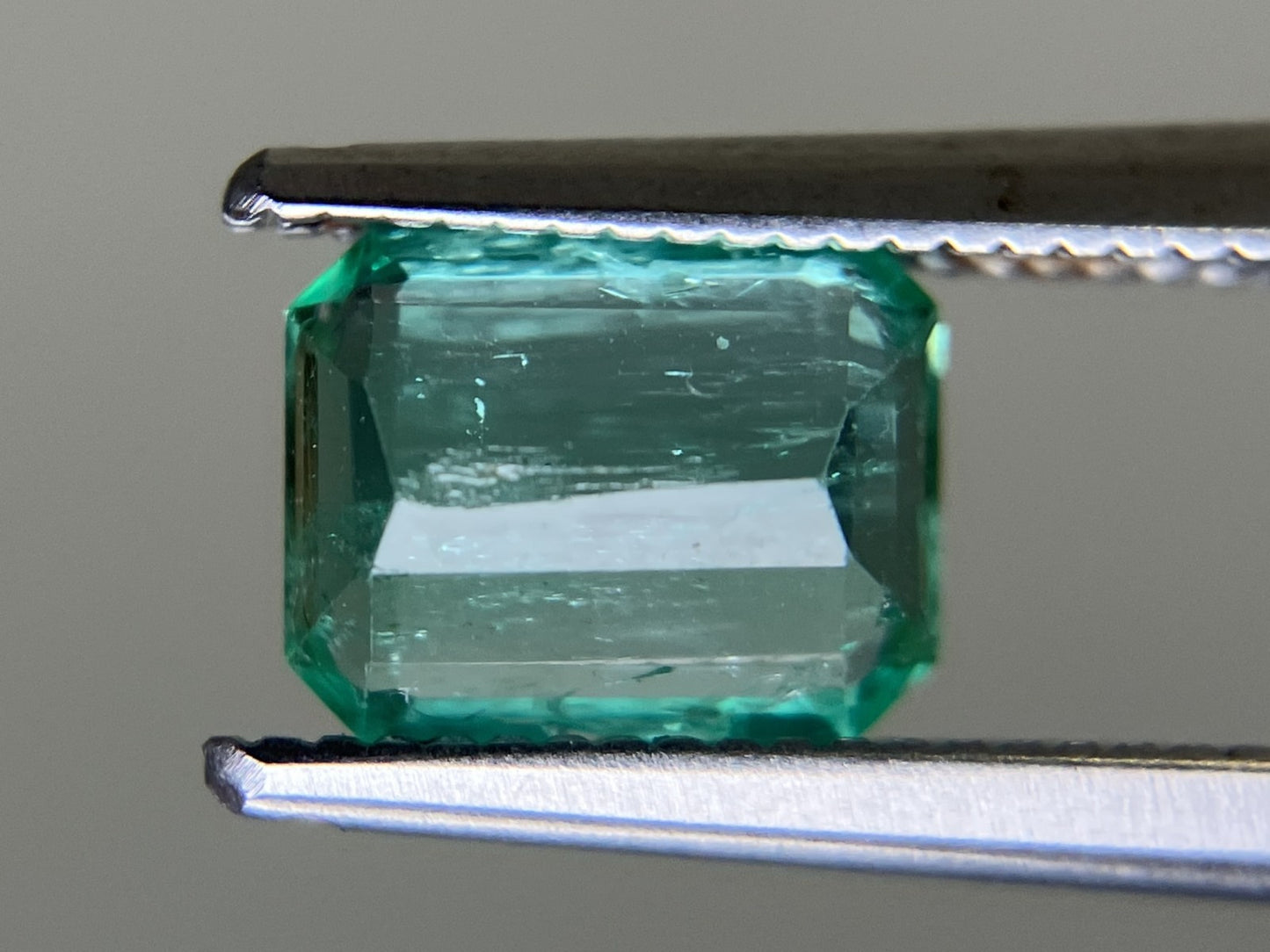 エメラルド 天然 1.119ct 中央宝石ソーティング付き 7.16㎜×5.64㎜×3.62㎜ 天然 ルース（ 裸石 ） 5795YY