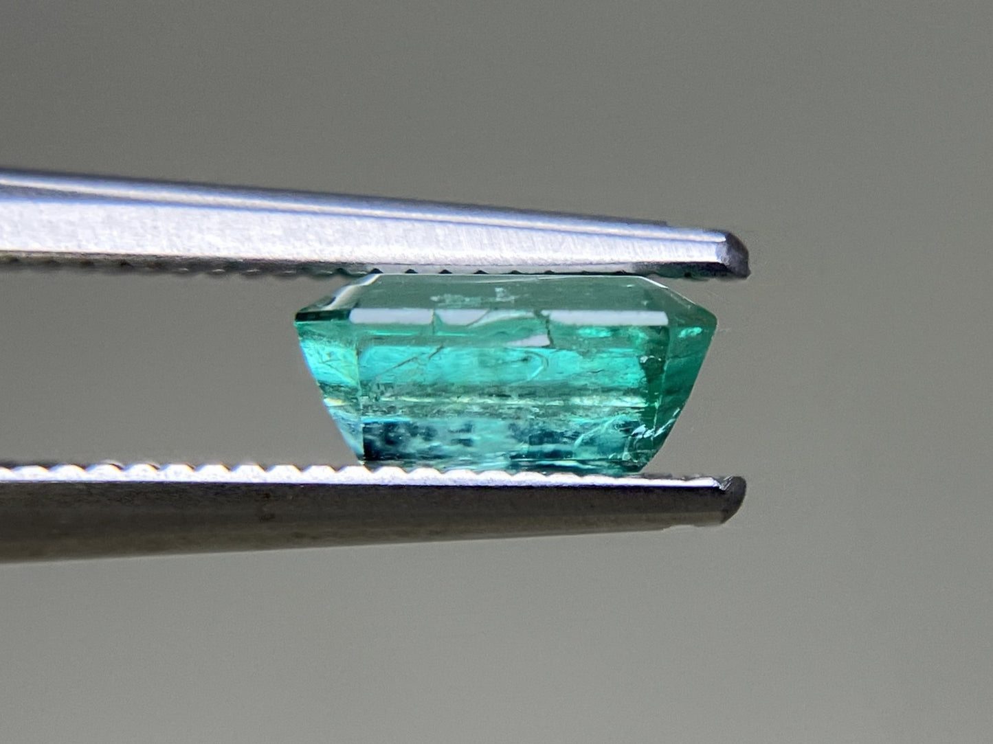 エメラルド 天然 1.119ct 中央宝石ソーティング付き 7.16㎜×5.64㎜×3.62㎜ 天然 ルース（ 裸石 ） 5795YY