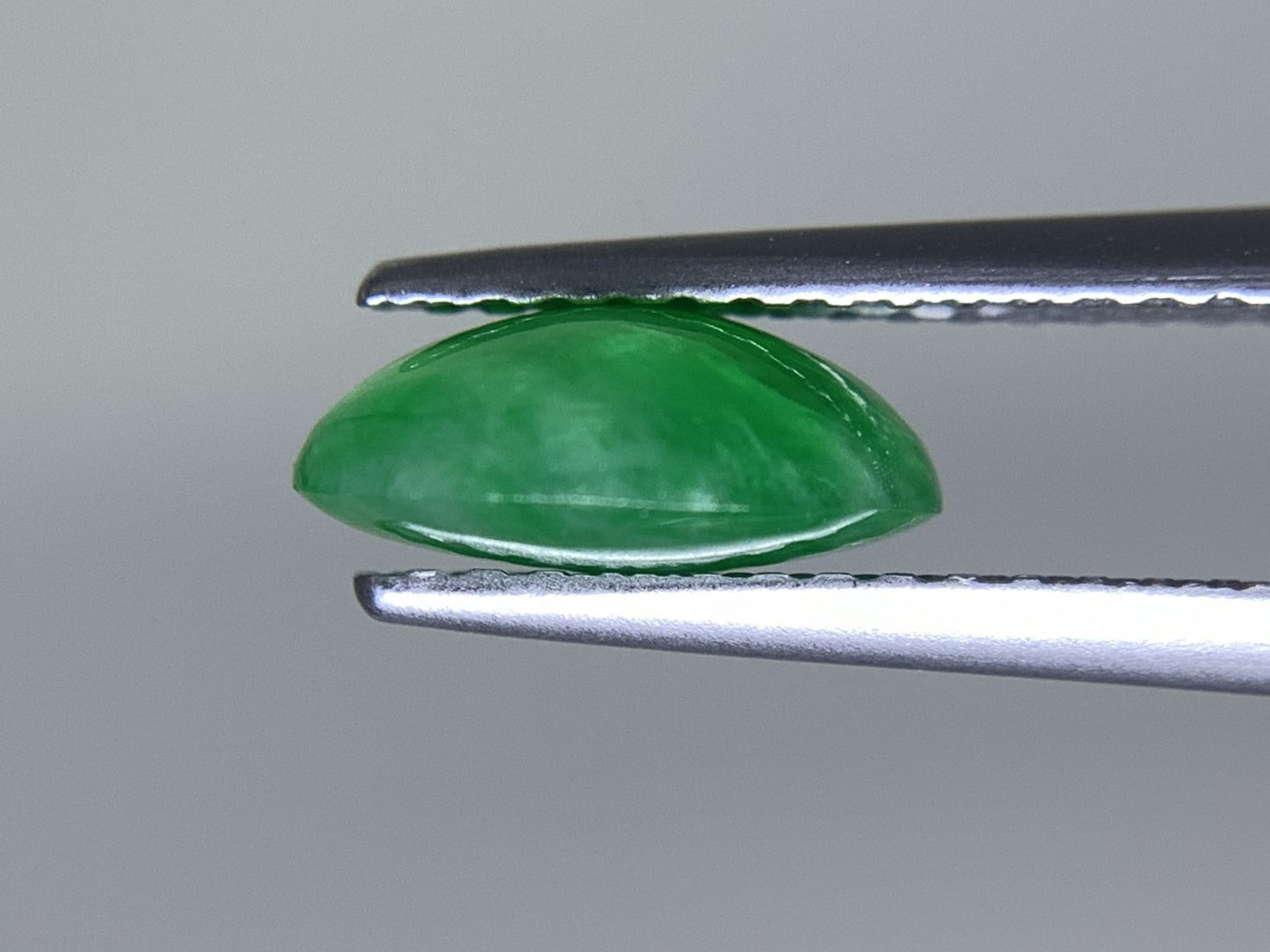 ヒスイ 翡翠  天然  1.798ct  宝石ソーティング付き  8.8㎜×6.7㎜×3.6㎜   ルース（ 裸石 ） 5279Y