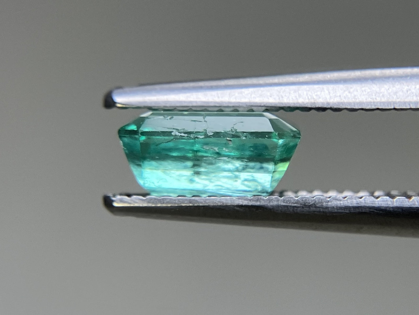 エメラルド 天然 1.119ct 中央宝石ソーティング付き 7.16㎜×5.64㎜×3.62㎜ 天然 ルース（ 裸石 ） 5795YY