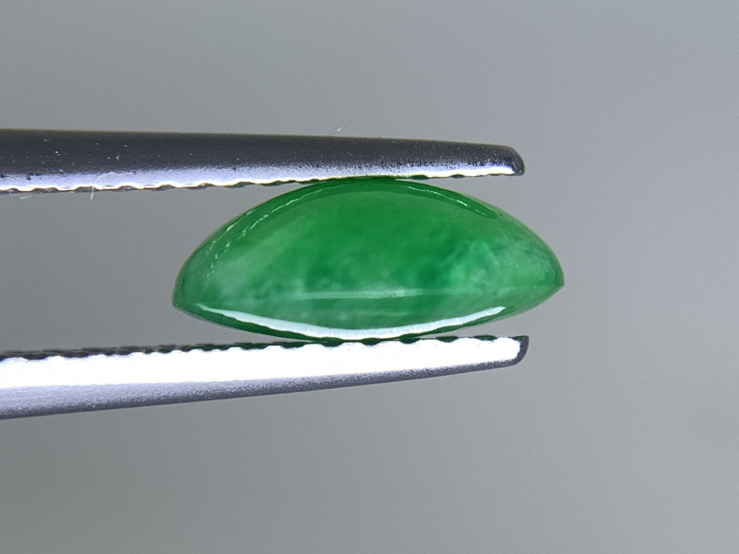 ヒスイ 翡翠  天然  1.798ct  宝石ソーティング付き  8.8㎜×6.7㎜×3.6㎜   ルース（ 裸石 ） 5279Y