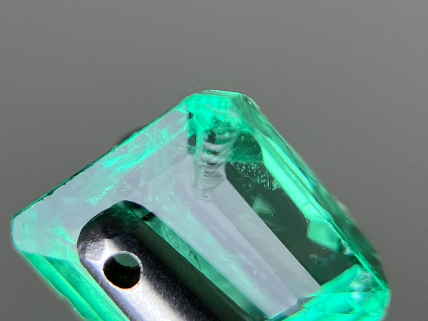 エメラルド  天然  1.235ct  中央宝石ソーティング付き 6.52㎜×6.12㎜×3.41㎜   天然 ルース（ 裸石 ） 5837YY
