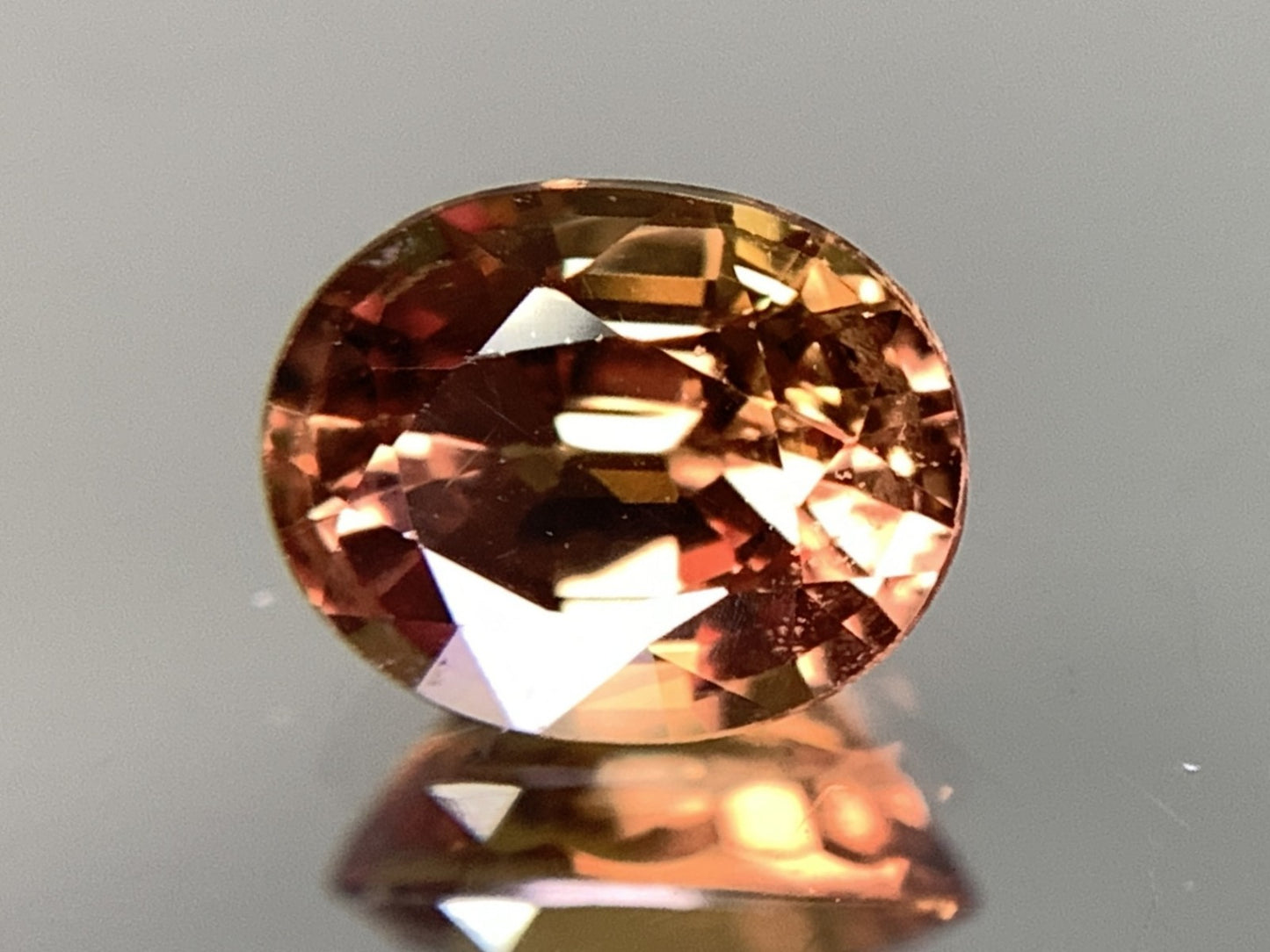 サファイア 1.395ct  宝石ソーティング付き  7.0㎜×5.7㎜×4.2㎜  天然 ルース（ 裸石 ） 4637Y