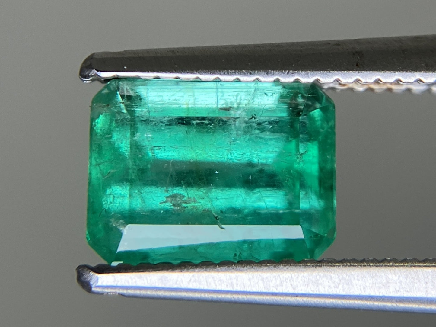 エメラルド  天然  1.518ct  中央宝石ソーティング付き 7.49㎜×5.64㎜×4.72㎜   天然 ルース（ 裸石 ） 5834YY