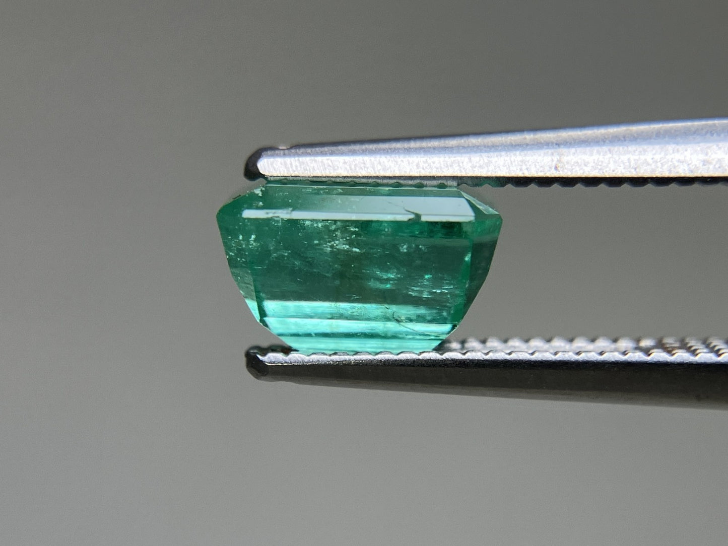 エメラルド  天然  1.518ct  中央宝石ソーティング付き 7.49㎜×5.64㎜×4.72㎜   天然 ルース（ 裸石 ） 5834YY