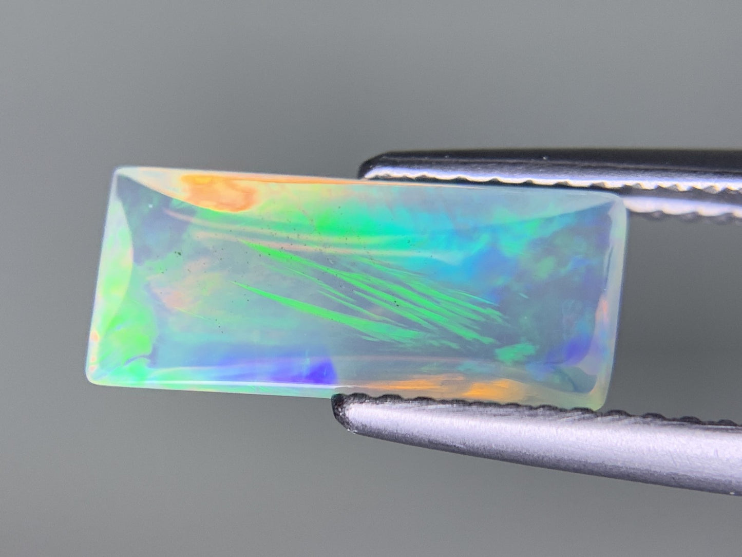 オパール 1.545ct  宝石ソーティング付き  13.4㎜×5.8㎜×3.5㎜  ルース（ 裸石 ） 3879Y