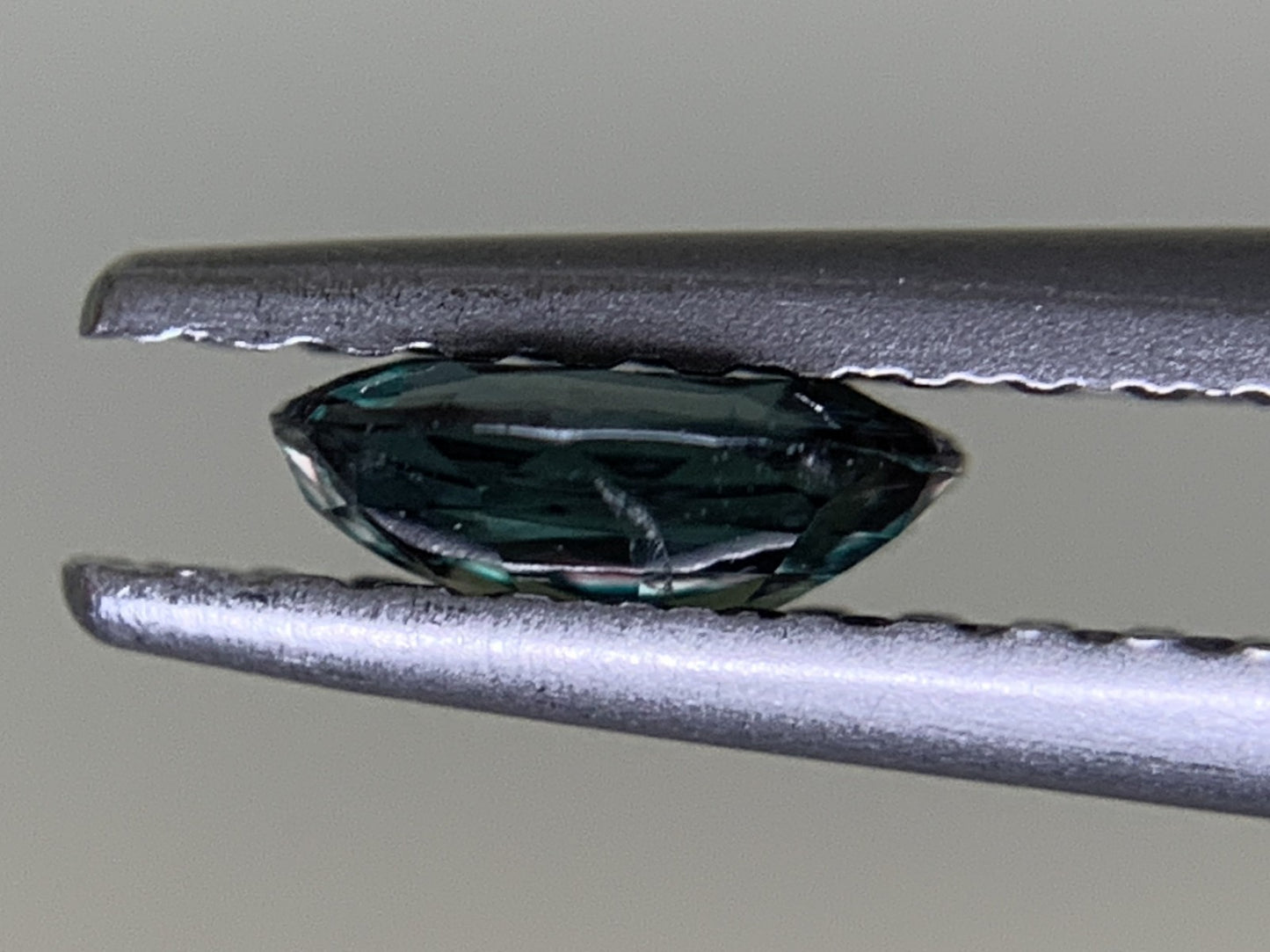 アレキサンドライト  0.373ct  中央宝石ソーティング付き  5.33㎜×4.12㎜×1.95㎜  ルース（ 裸石 ） 3238Y