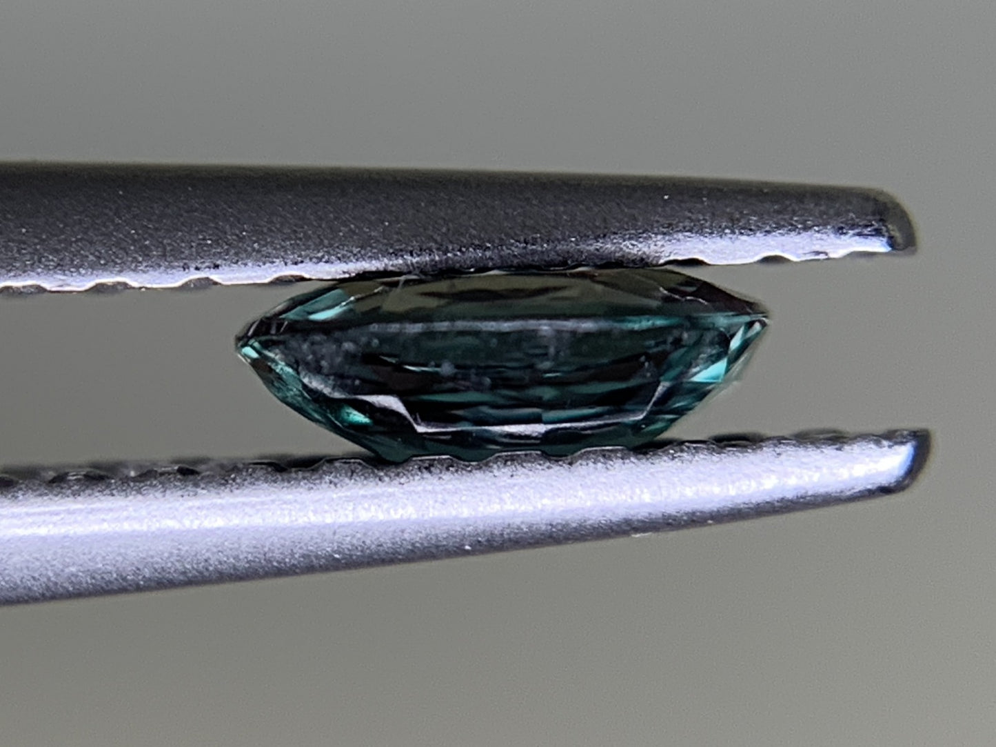 アレキサンドライト  0.373ct  中央宝石ソーティング付き  5.33㎜×4.12㎜×1.95㎜  ルース（ 裸石 ） 3238Y