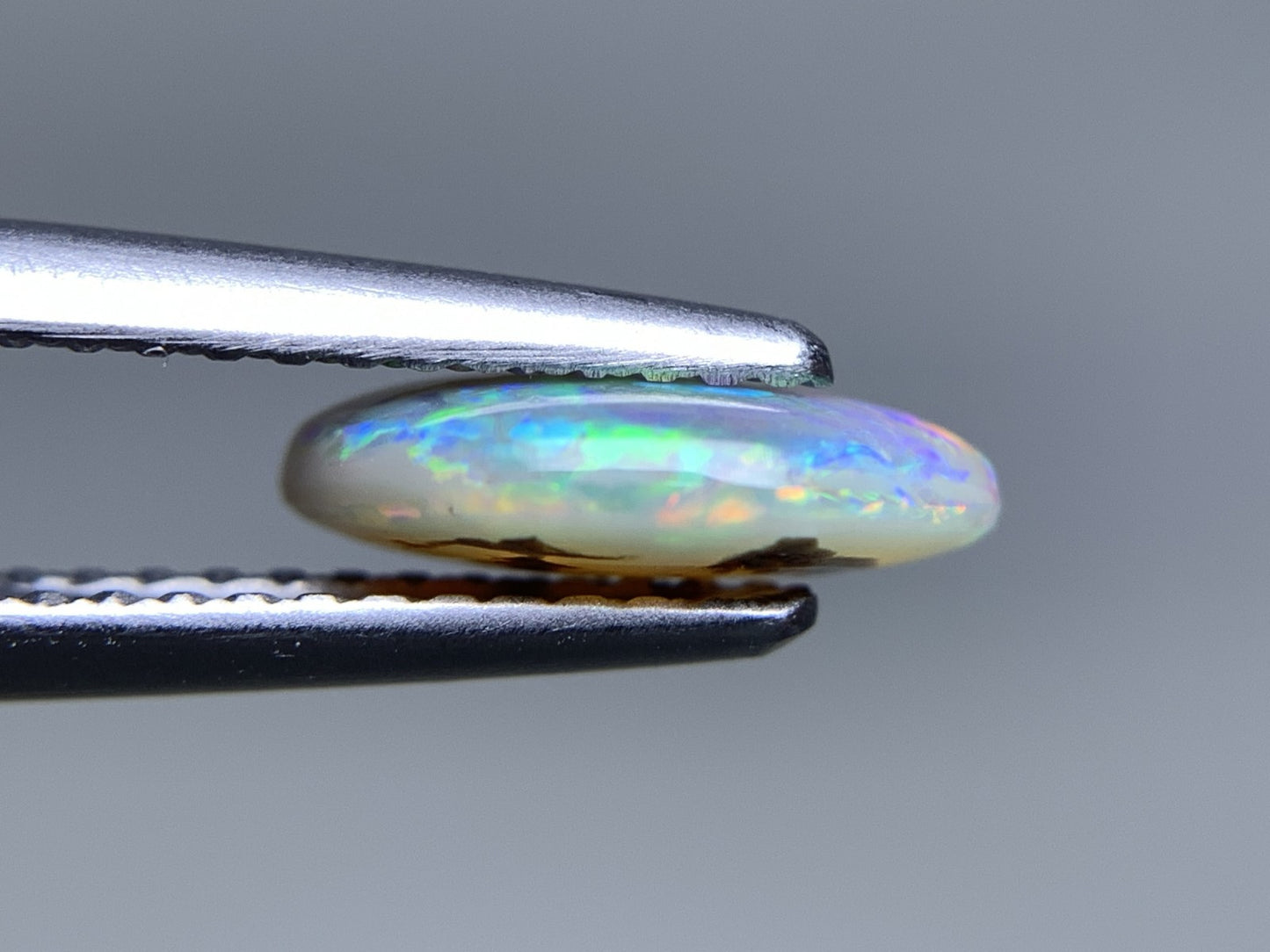 オパール 天然 1.265ct 中央宝石ソーティング付き 9.7㎜×7.6㎜×2.8㎜ ルース（ 裸石 ） 7063Y