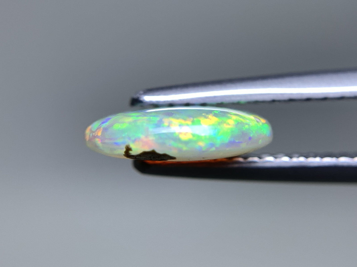 オパール 天然 1.265ct 中央宝石ソーティング付き 9.7㎜×7.6㎜×2.8㎜ ルース（ 裸石 ） 7063Y