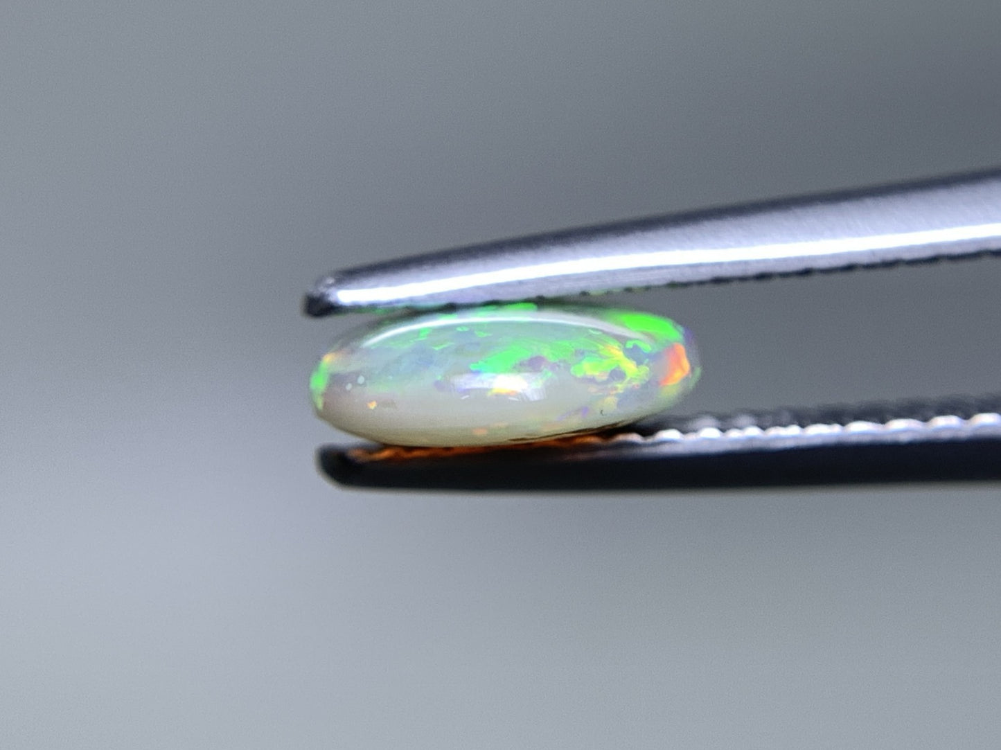 オパール 天然 1.265ct 中央宝石ソーティング付き 9.7㎜×7.6㎜×2.8㎜ ルース（ 裸石 ） 7063Y