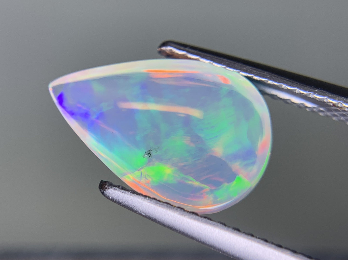 オパール 2.641ct  宝石ソーティング付き  14.6㎜×9.5㎜×4.5㎜  ルース（ 裸石 ） 3945Y