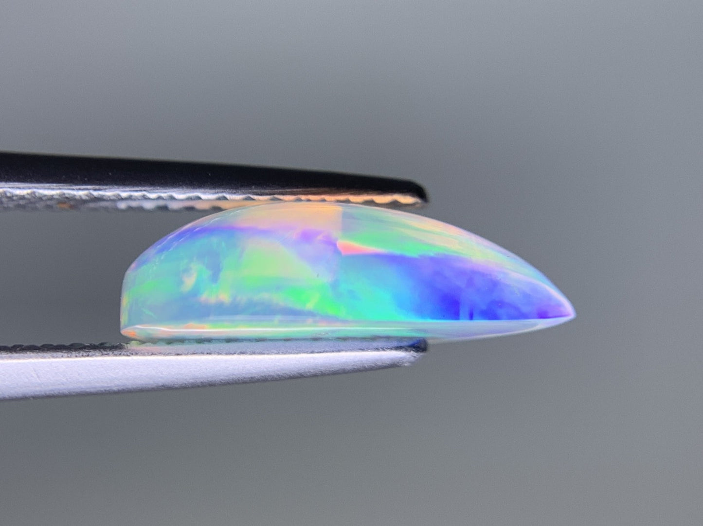 オパール 2.641ct  宝石ソーティング付き  14.6㎜×9.5㎜×4.5㎜  ルース（ 裸石 ） 3945Y