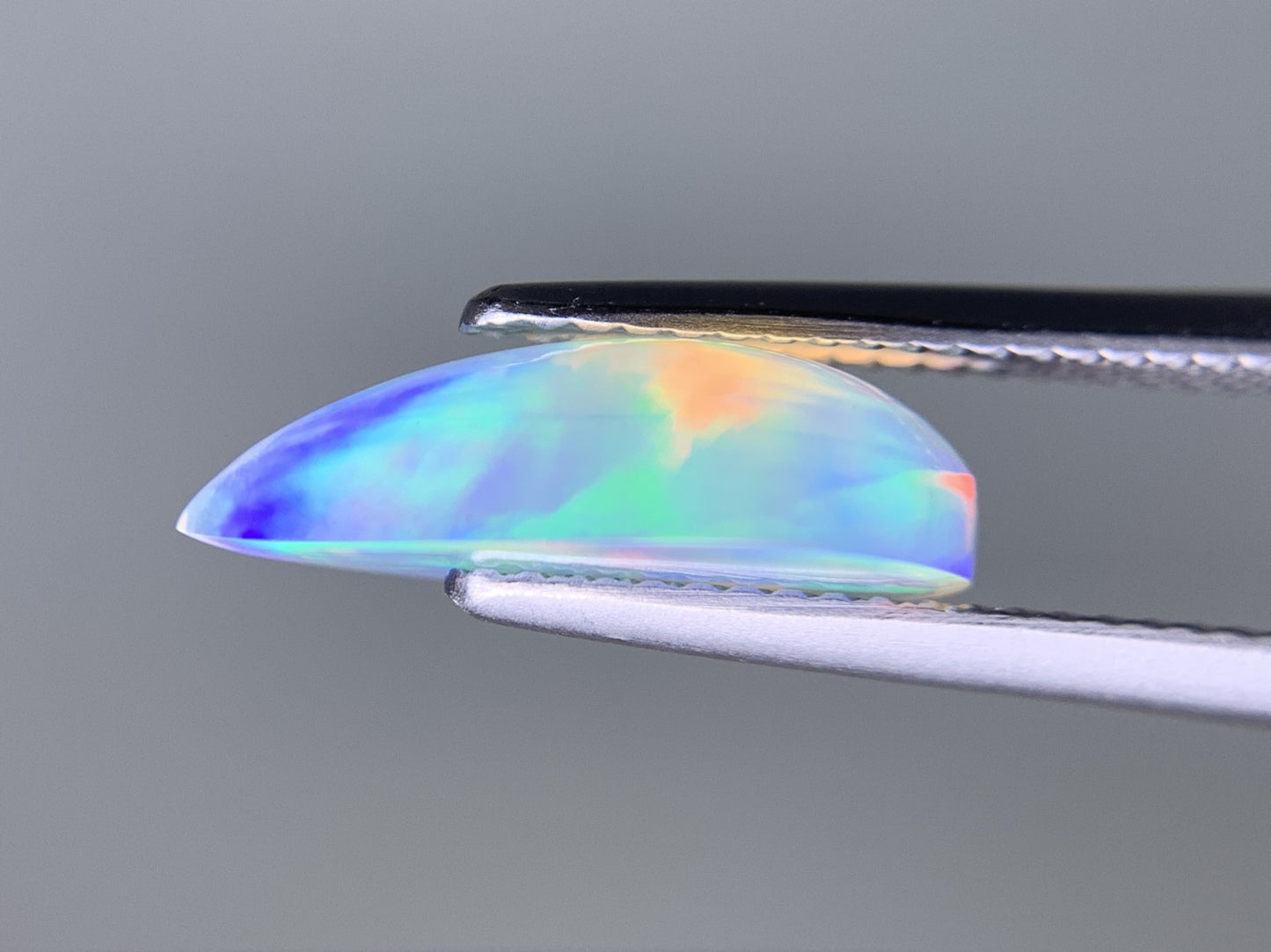 オパール 2.641ct  宝石ソーティング付き  14.6㎜×9.5㎜×4.5㎜  ルース（ 裸石 ） 3945Y